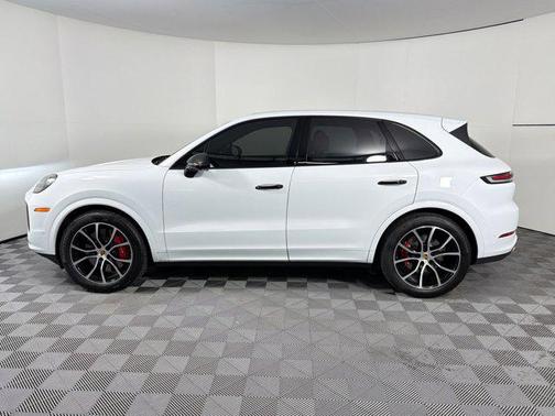 Carrara White Metallic 2024 Porsche Cayenne S