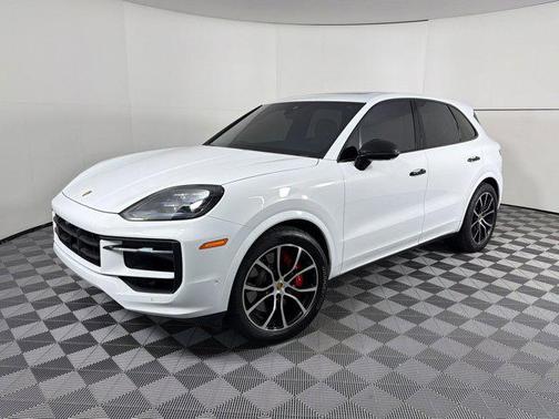 Carrara White Metallic 2024 Porsche Cayenne S