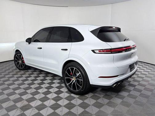 Carrara White Metallic 2024 Porsche Cayenne S
