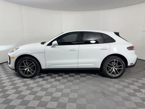 2022 Porsche Macan AWD