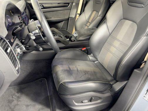 2023 Porsche Cayenne Turbo GT