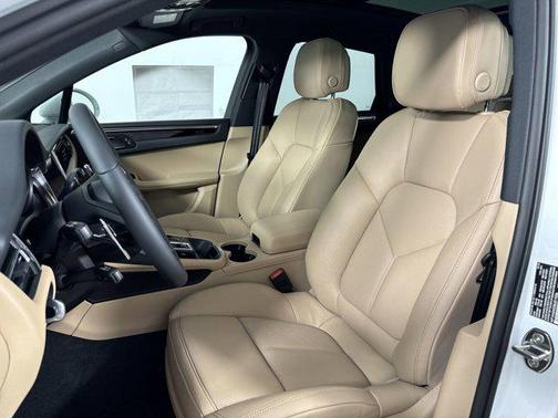 2025 Porsche Macan AWD