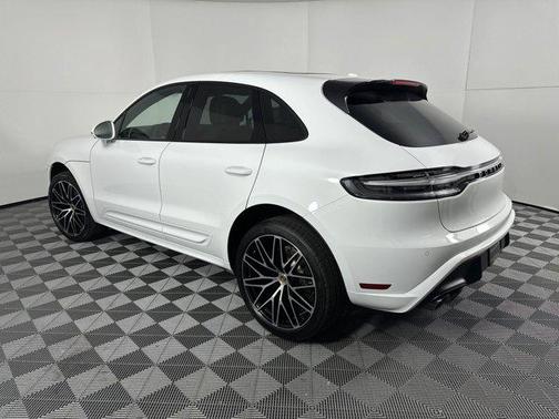 2025 Porsche Macan AWD