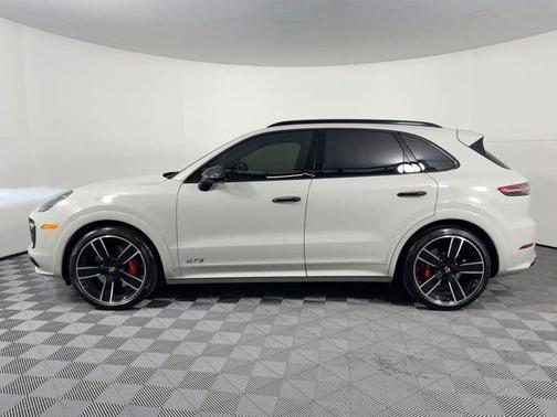 2022 Porsche Cayenne GTS