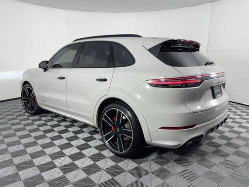 2022 Porsche Cayenne GTS
