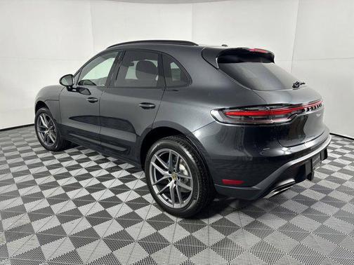2025 Porsche Macan AWD