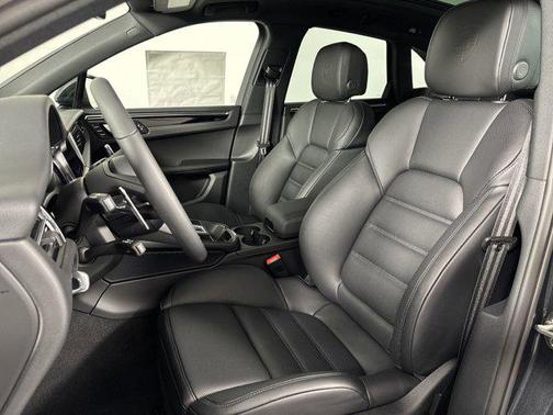 2025 Porsche Macan AWD