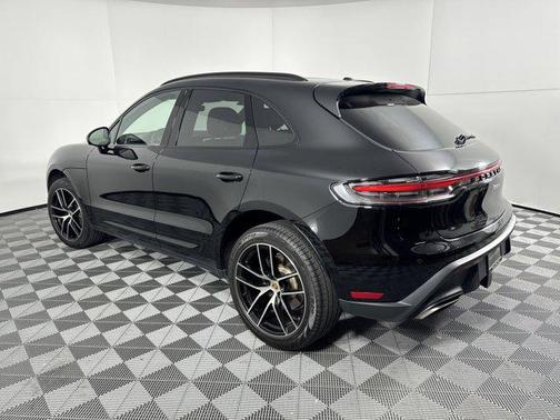 2025 Porsche Macan Base