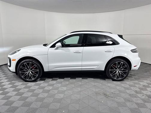 Carrara White Metallic 2025 Porsche Macan Macan