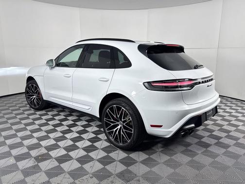 Carrara White Metallic 2025 Porsche Macan Macan