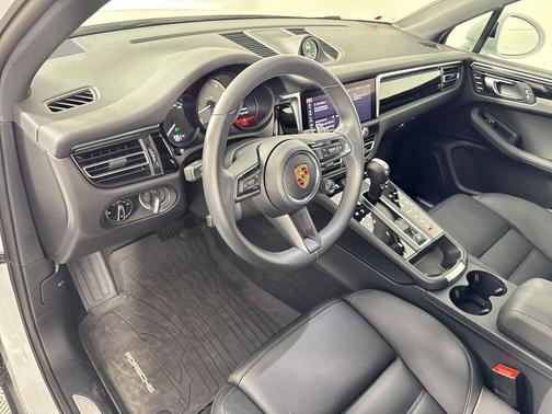 Carrara White Metallic 2025 Porsche Macan Macan