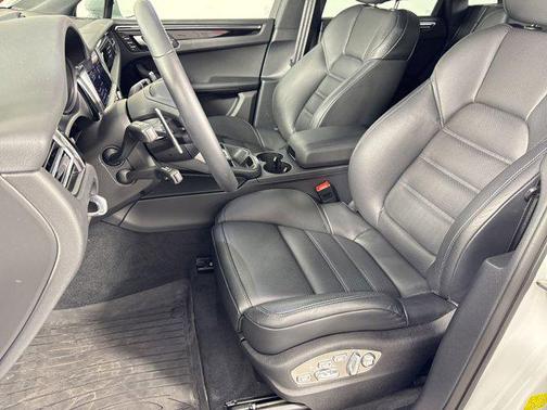 2025 Porsche Macan S