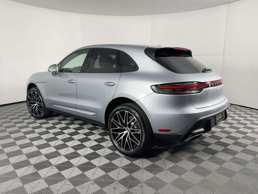 Dolomite Silver Metallic 2026 Porsche Macan Macan
