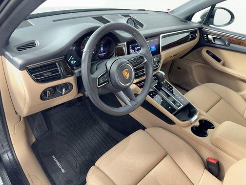 2025 Porsche Macan AWD