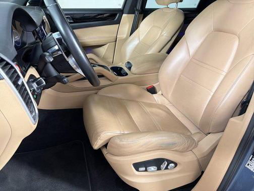 Biscay Blue Metallic 2019 Porsche Cayenne Cayenne