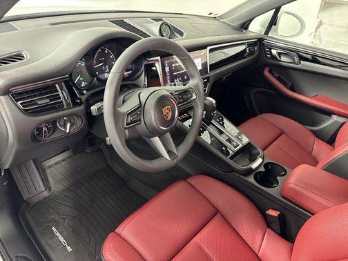 2025 Porsche Macan AWD