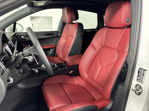 2025 Porsche Macan AWD