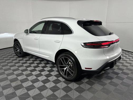 2025 Porsche Macan AWD