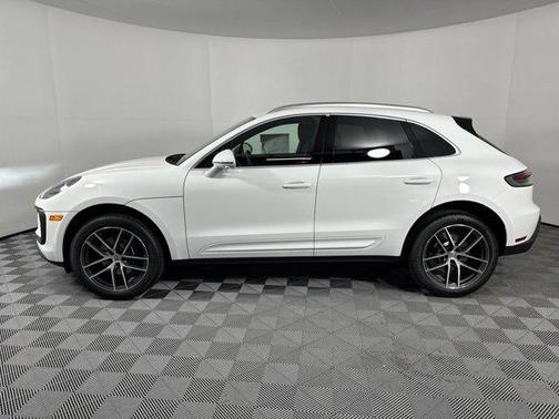 2025 Porsche Macan AWD