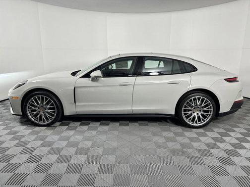 2025 Porsche Panamera RWD