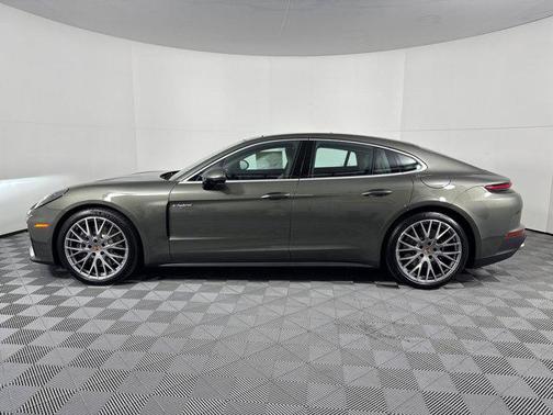 2026 Porsche Panamera 4 E-Hybrid