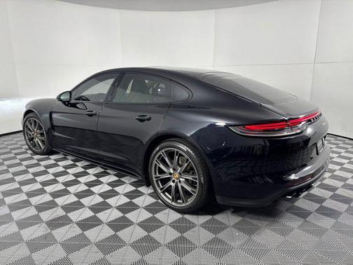 2023 Porsche Panamera 4