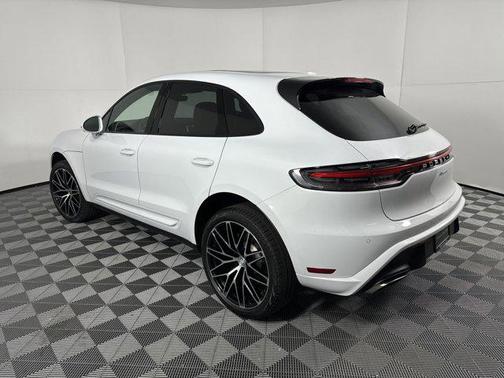 2025 Porsche Macan AWD