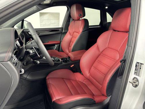 2025 Porsche Macan AWD
