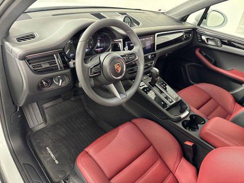 2025 Porsche Macan AWD
