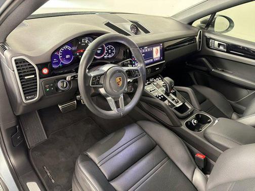 Dolomite Silver Metallic 2023 Porsche Cayenne S