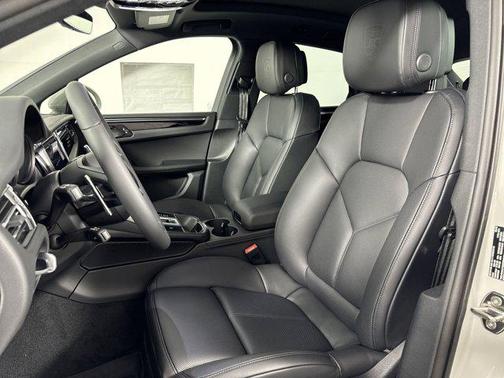 2025 Porsche Macan AWD