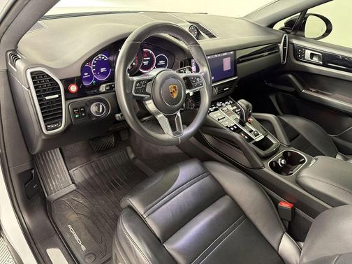 Carrara White Metallic 2021 Porsche Cayenne Cayenne