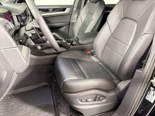 Chromite Black Metallic 2026 Porsche Cayenne S