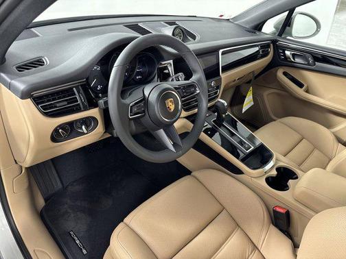 2025 Porsche Macan AWD