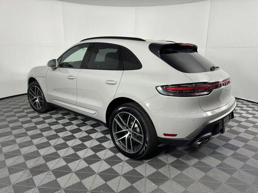 2025 Porsche Macan AWD
