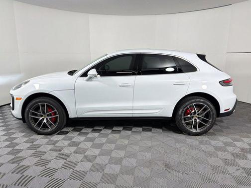 Carrara White Metallic 2026 Porsche Macan Macan