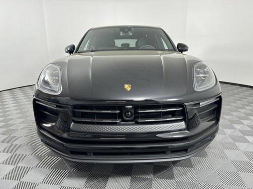 2025 Porsche Macan AWD