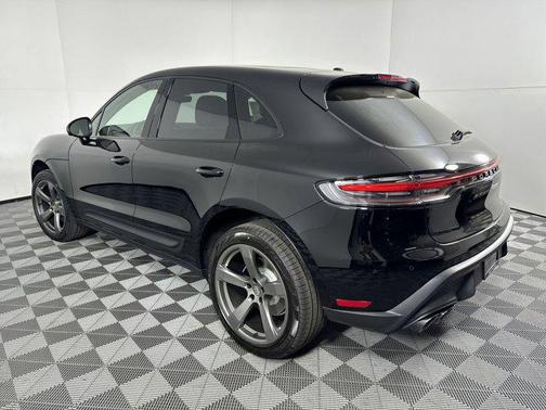 2025 Porsche Macan AWD