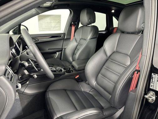 2025 Porsche Macan AWD