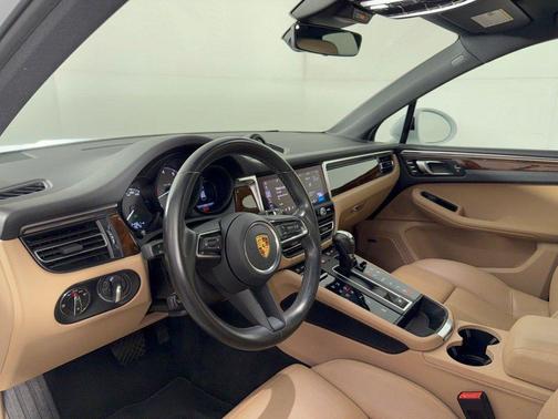 Carrara White Metallic 2023 Porsche Macan Macan