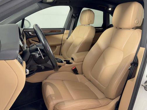 Carrara White Metallic 2023 Porsche Macan Macan