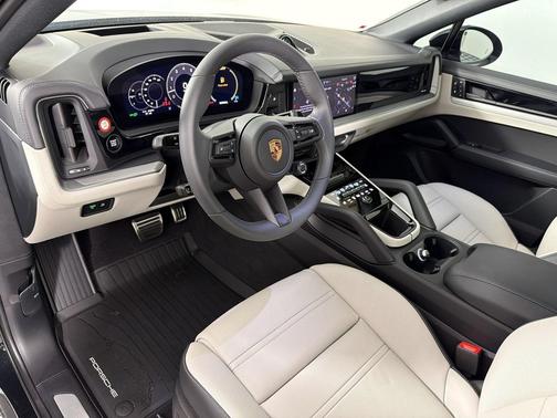 Chromite Black Metallic 2026 Porsche Cayenne S