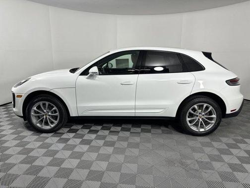 2025 Porsche Macan AWD