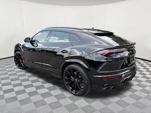Nero Noctis Metallic 2022 Lamborghini Urus AWD