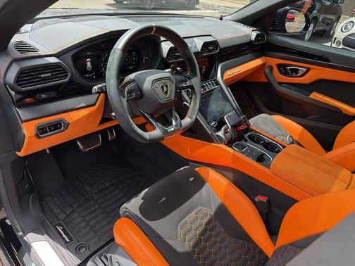 Nero Noctis Metallic 2022 Lamborghini Urus AWD