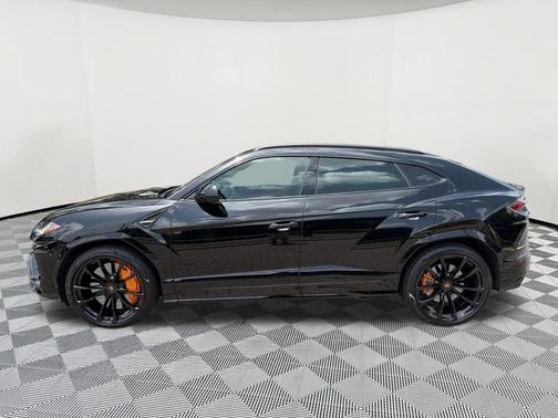 Nero Noctis Metallic 2022 Lamborghini Urus AWD
