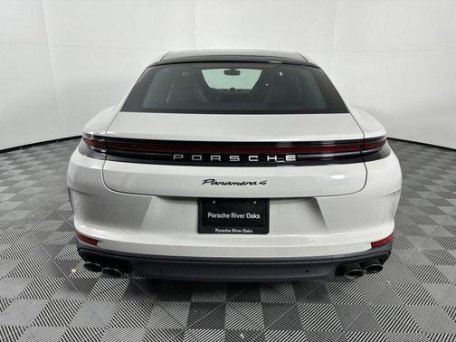 2025 Porsche Panamera 4