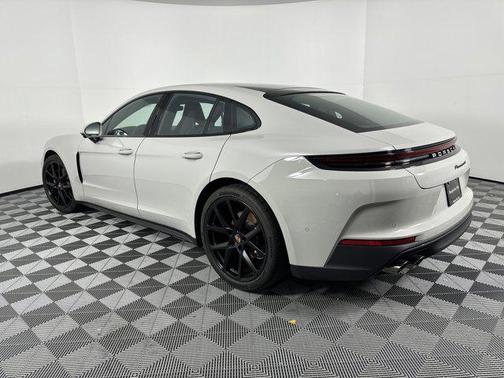 2025 Porsche Panamera 4