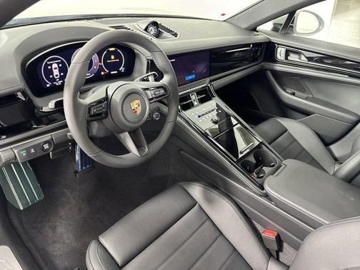 2025 Porsche Panamera 4