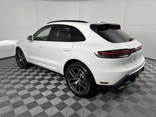 2025 Porsche Macan AWD